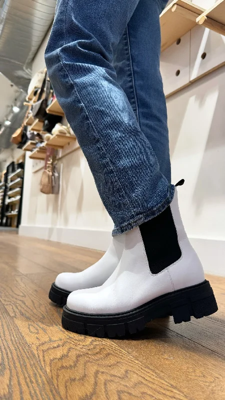 Poppy Boot in White from Novacas